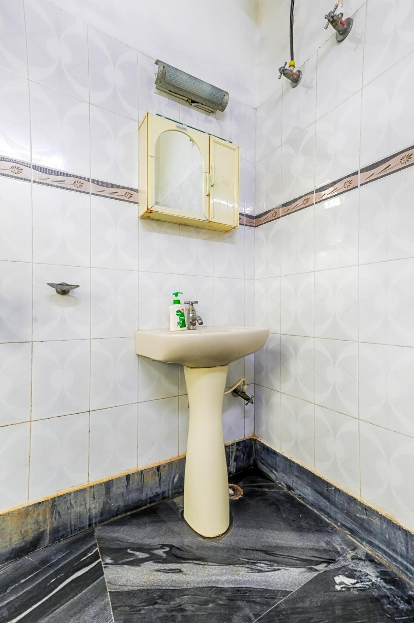 Green Vista Homestay Гувахати Экстерьер фото